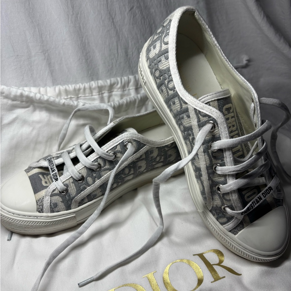 Dior sneakers size 38 ( 7 us)